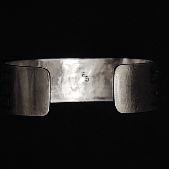 Vintage Signed Elgene Sehongva Hopi Sterling Silver Cuff Bracelet - Picture 5 of 8
